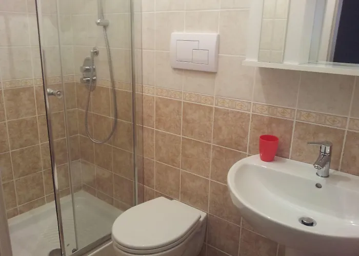 לינה וארוחת בוקר Anna